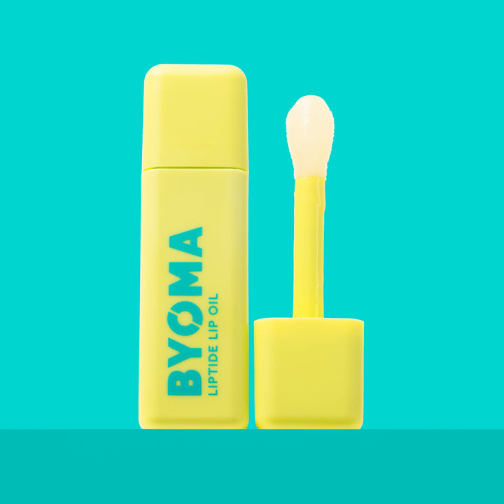 Un flacon d'huile pour les lèvres BYOMA Liptide avec son applicateur retiré.
